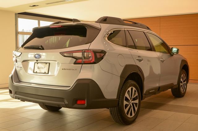 Used 2023 Subaru Outback Premium AWD/4WD image 6