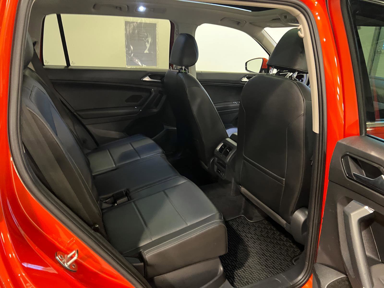 Used 2018 Volkswagen Tiguan SEL AWD/4WD image 35