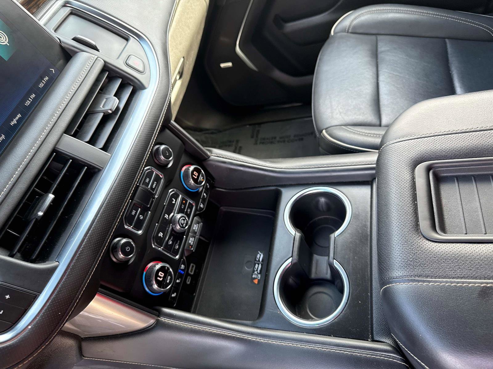 Used 2023 Chevrolet Suburban Premier image 32