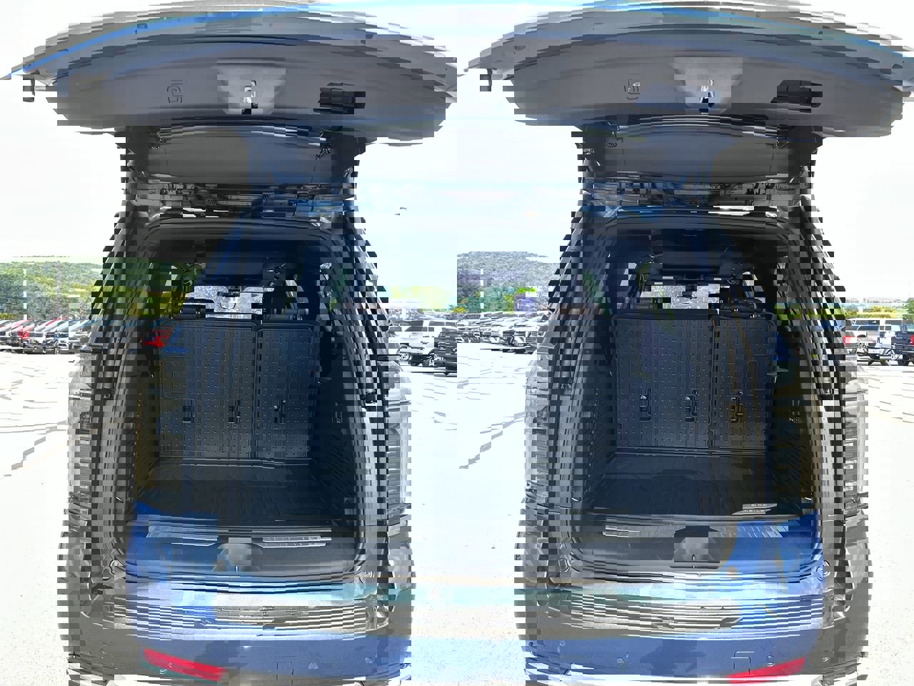 New 2025 Chevrolet Suburban High Country image 19