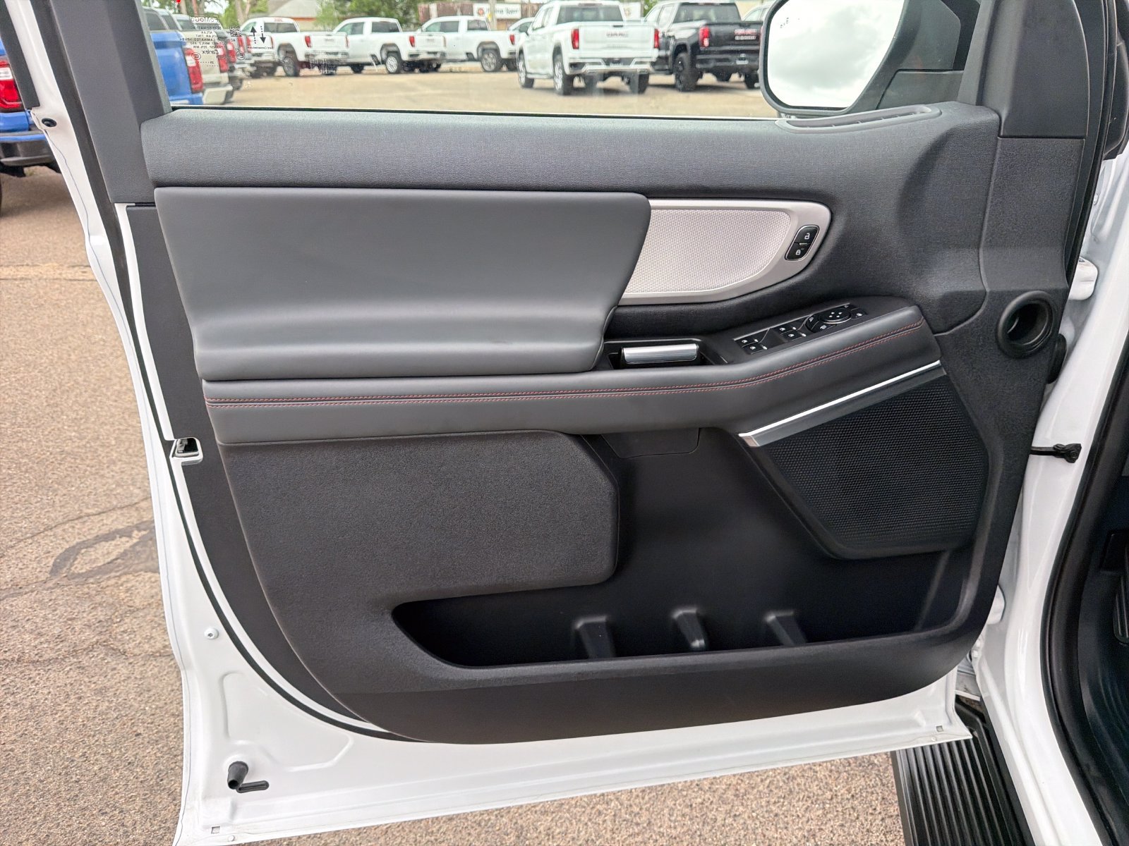 Used 2025 Ford Expedition Active AWD/4WD image 16