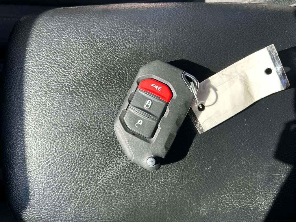 Used 2024 Jeep Gladiator Sport AWD/4WD image 23