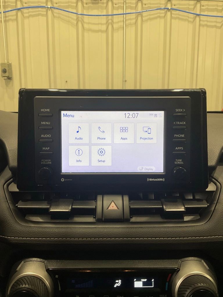 Used 2021 Toyota RAV4 LE AWD/4WD image 18