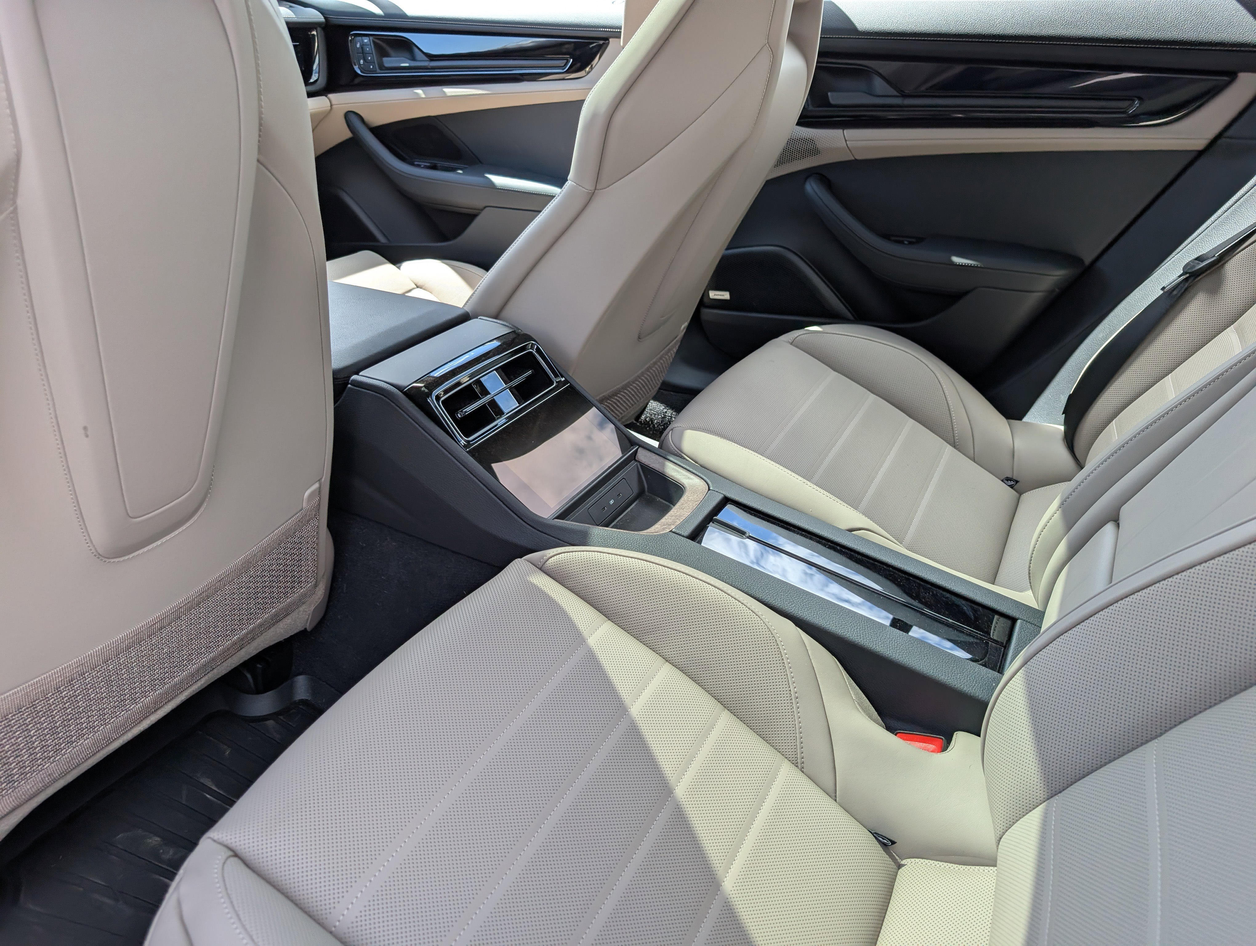 Certified 2025 Porsche Panamera 4 image 24