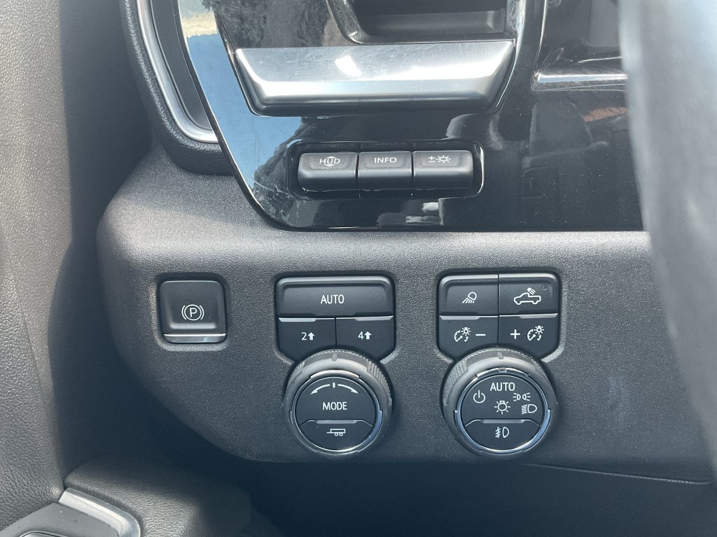 Used 2022 Chevrolet Silverado 1500 LTZ w/ Technology Package AWD/4WD image 28