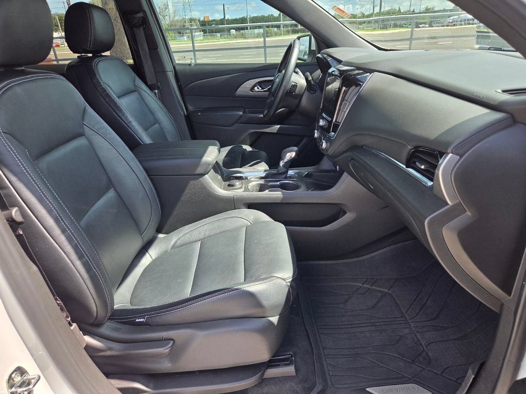 Used 2023 Chevrolet Traverse LT FWD image 16