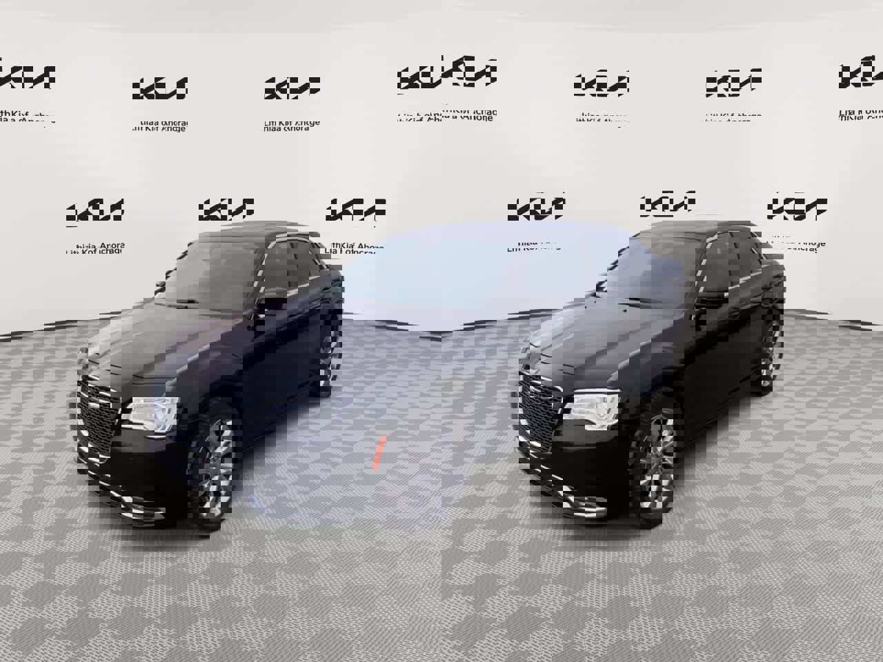 Used 2016 Chrysler 300 Limited w/ Driver Convenience Group image 4