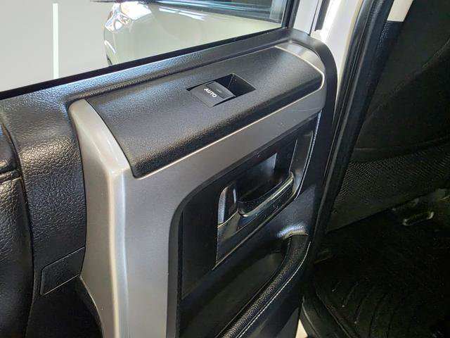 Used 2015 Toyota 4Runner SR5 AWD/4WD image 25