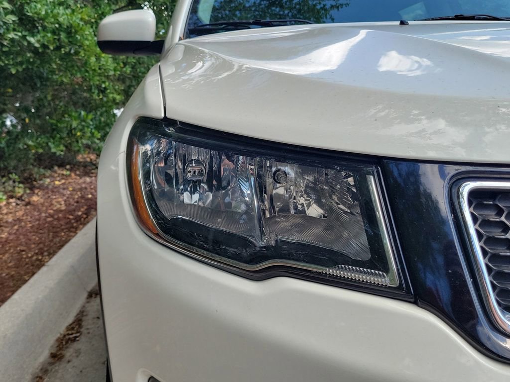 Used 2019 Jeep Compass Latitude FWD image 6