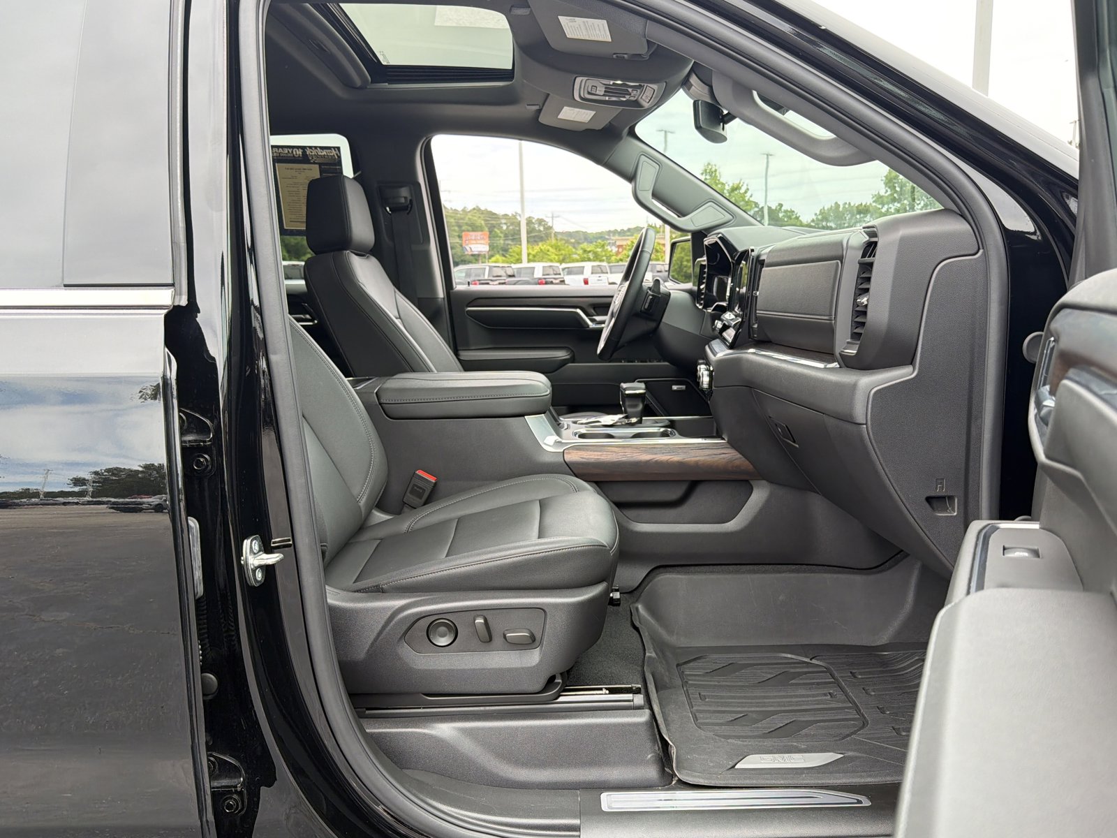 Used 2024 GMC Sierra 1500 SLT w/ SLT Premium Plus Package AWD/4WD image 33