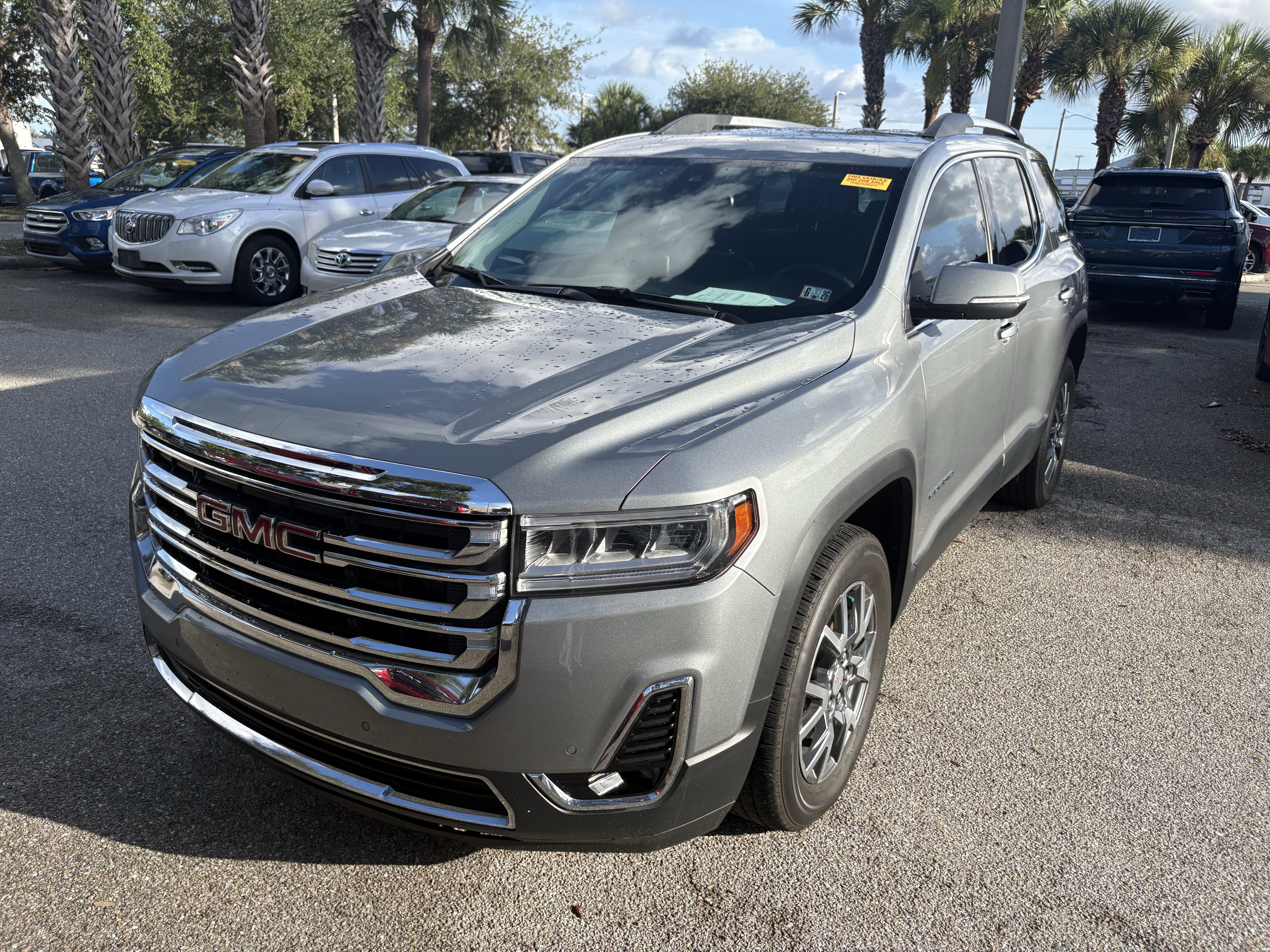 Used 2023 GMC Acadia SLT AWD/4WD image 3