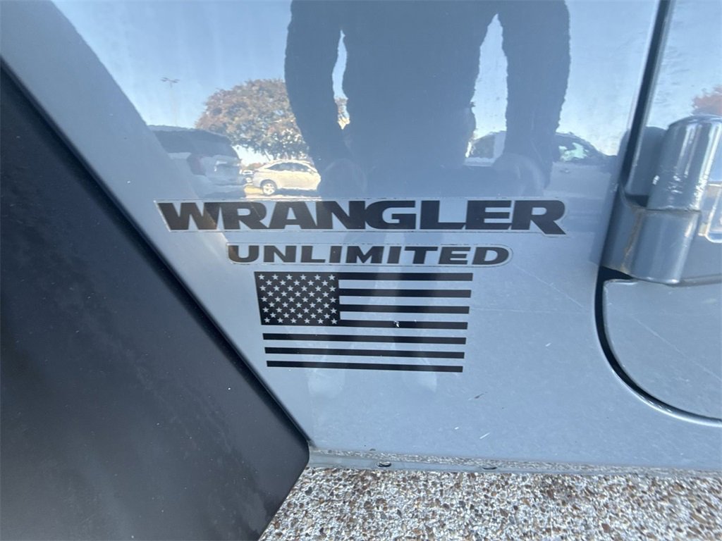 Used 2015 Jeep Wrangler Unlimited Rubicon w/ Connectivity Group image 28