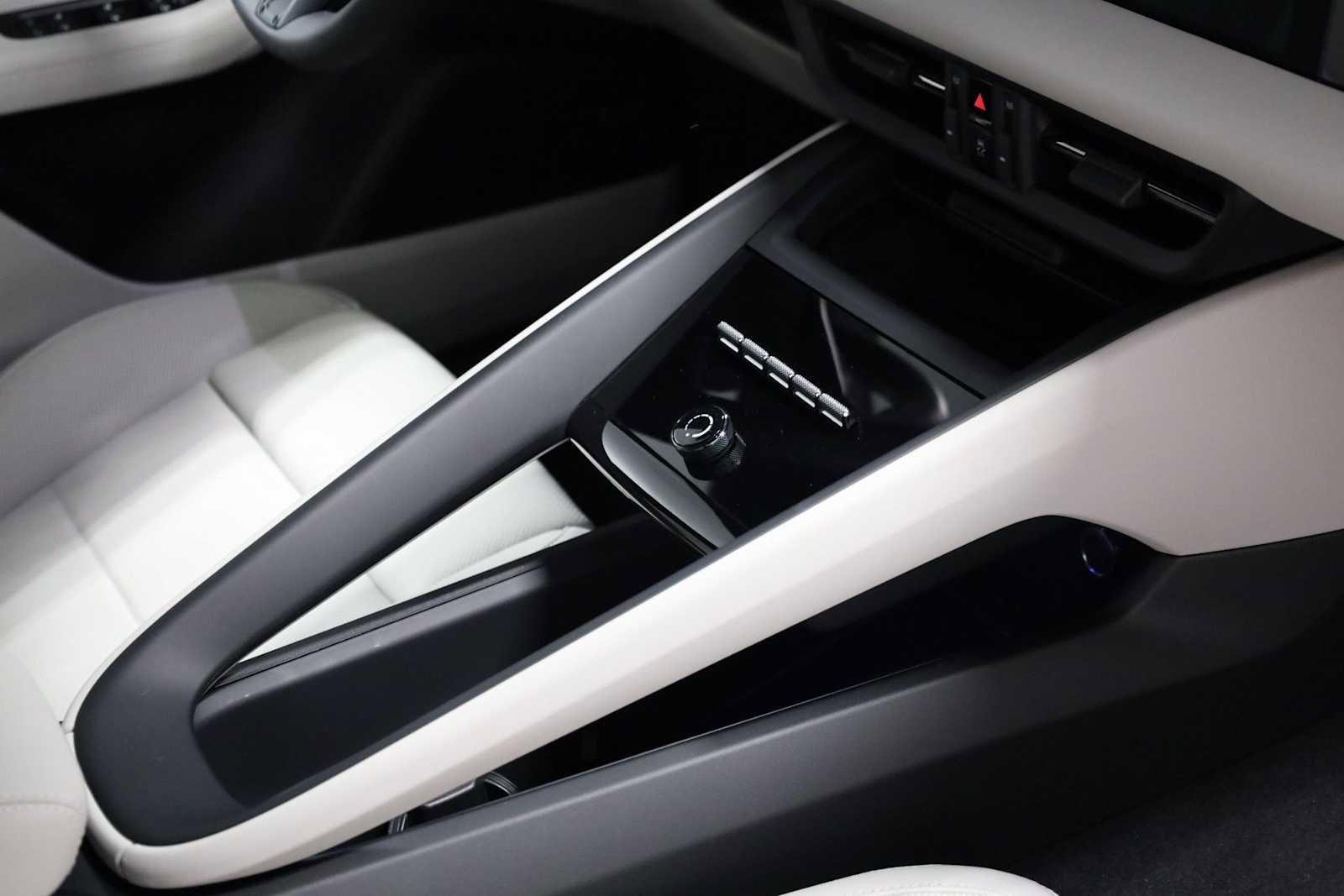 Certified 2025 Porsche Macan Electric image 21