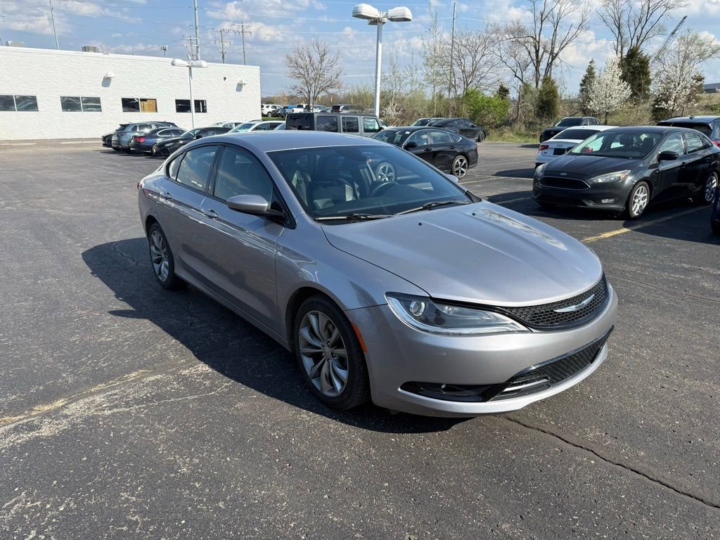 Used 2016 Chrysler 200 S w/ Comfort Group FWD image 4