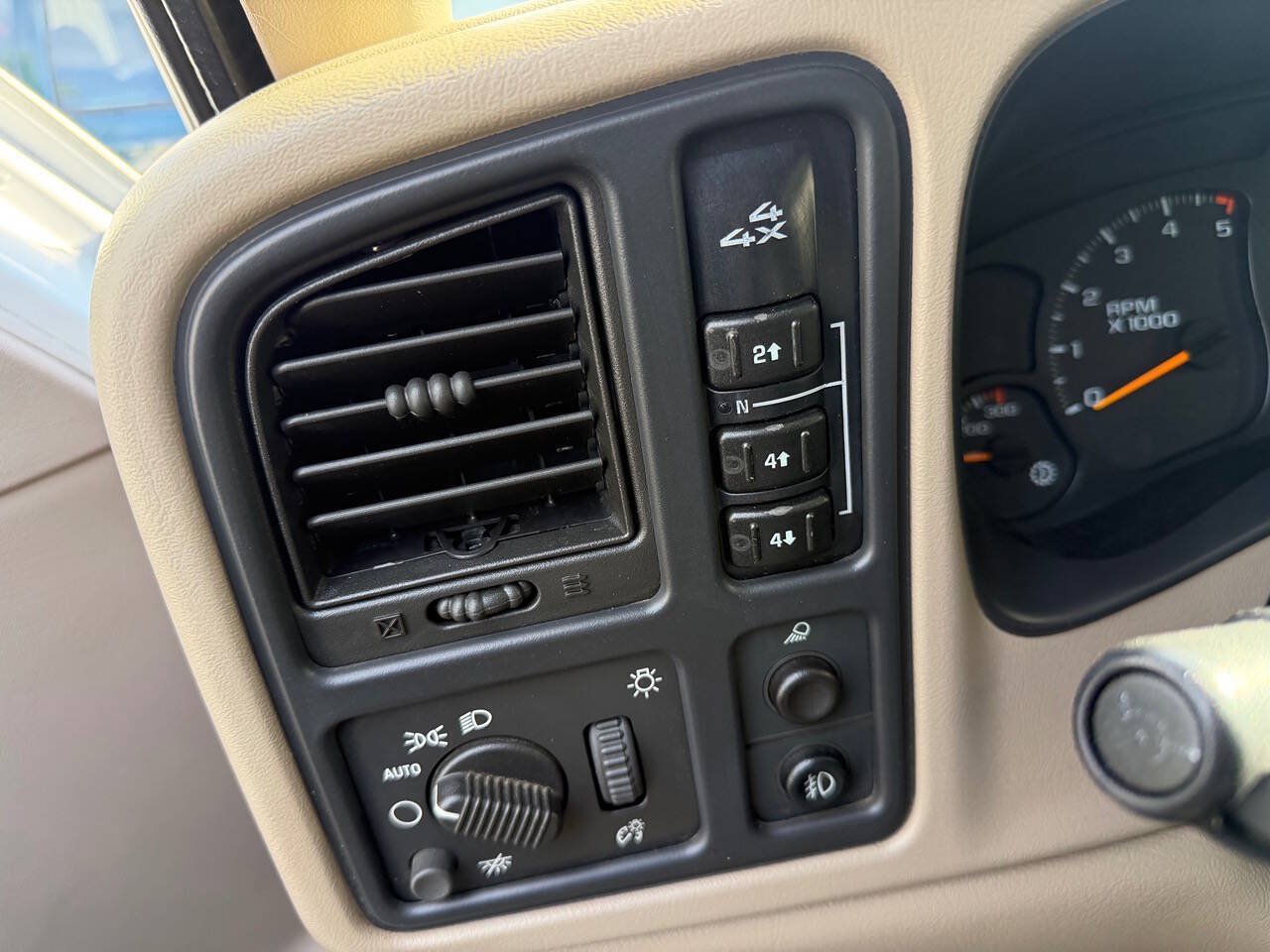 Used 2006 Chevrolet Silverado 3500 LT w/ Heavy-Duty Power Package AWD/4WD image 17