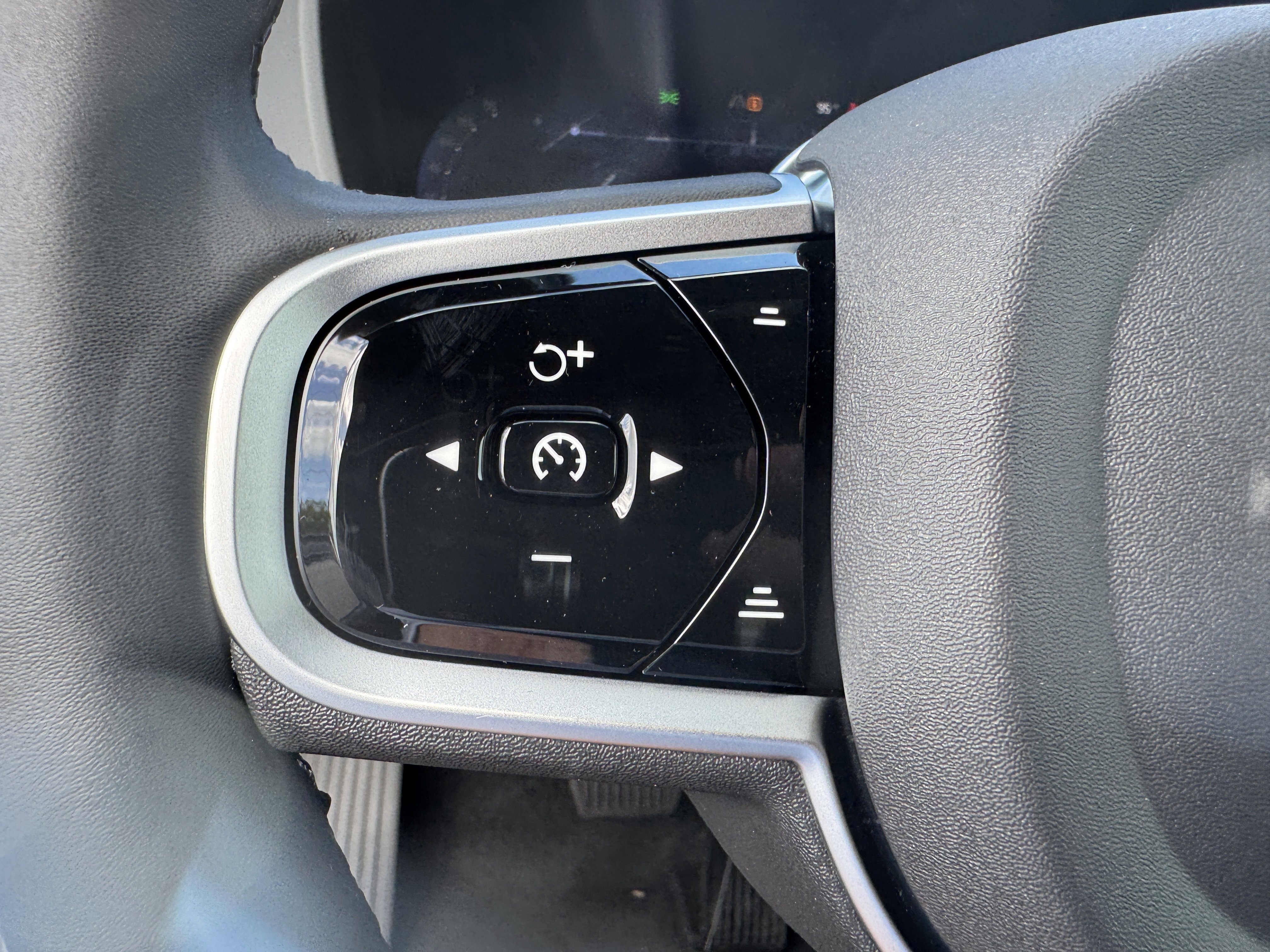 New 2026 Volvo XC60 B5 Core w/ Protection Package image 31