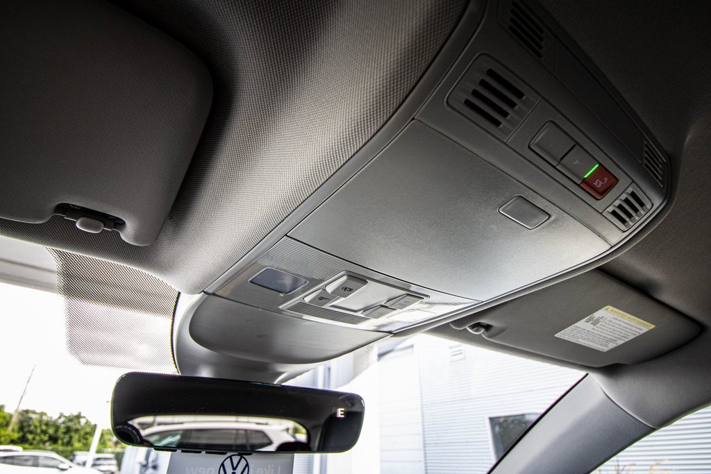 Certified 2025 Volkswagen Taos SE w/ Black Wheel Package image 41