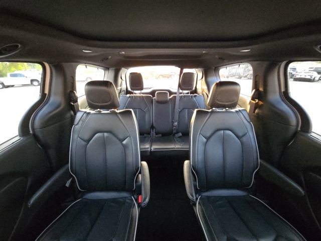 Used 2025 Chrysler Pacifica Limited FWD image 19