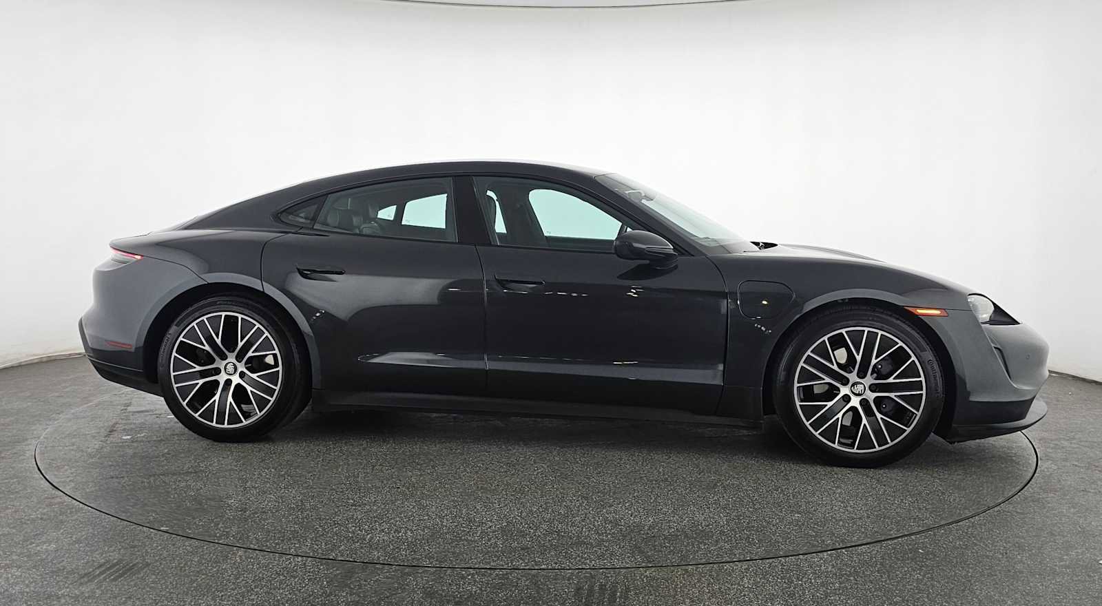 Used 2021 Porsche Taycan image 6