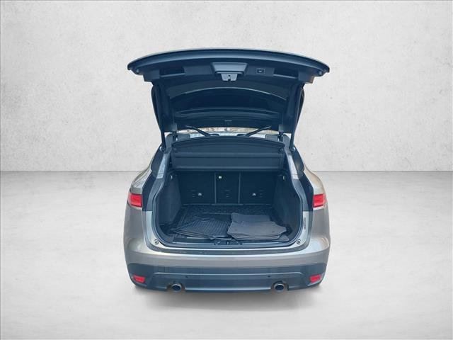 Used 2018 Jaguar F-PACE Prestige image 7