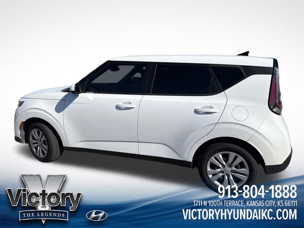 Used 2023 Kia Soul LX FWD image 9