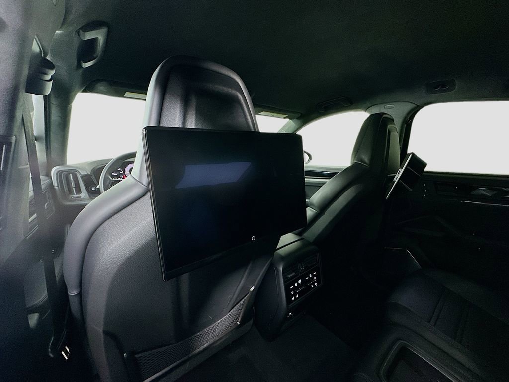 Used 2024 Porsche Cayenne Turbo GT image 27