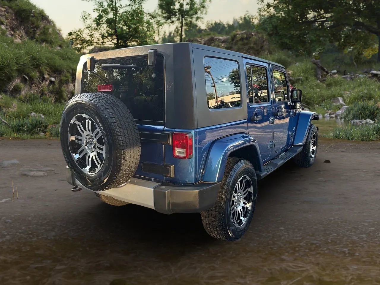 Used 2009 Jeep Wrangler Unlimited Sahara w/ Dual Top Group image 5