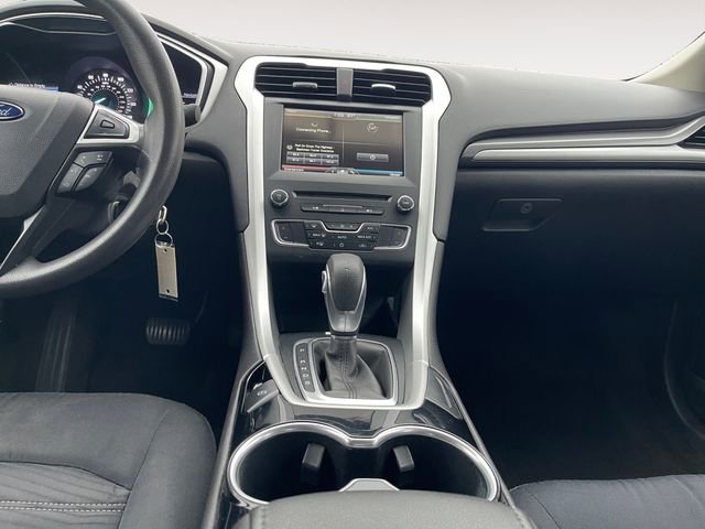 Used 2016 Ford Fusion SE FWD image 11