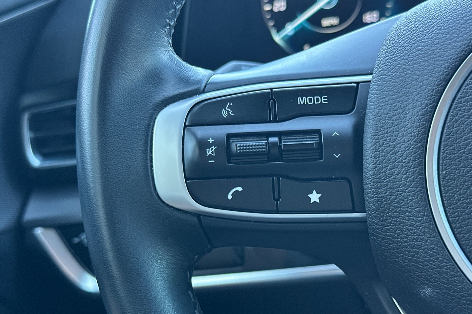 Used 2025 Kia Sportage SX FWD image 35
