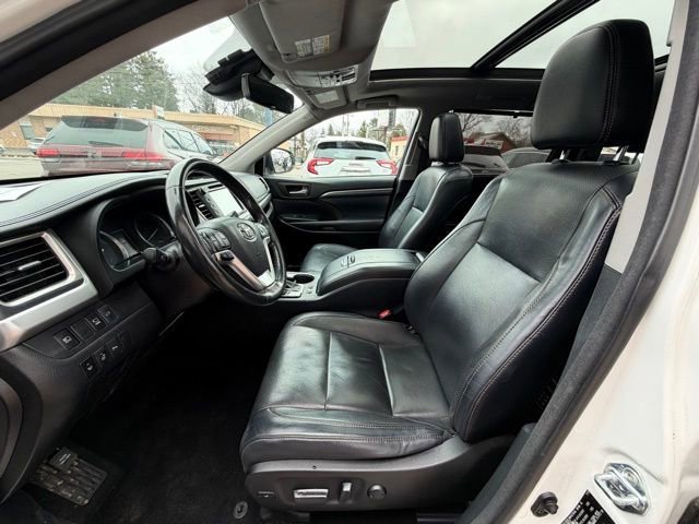 Used 2017 Toyota Highlander Limited Platinum image 9