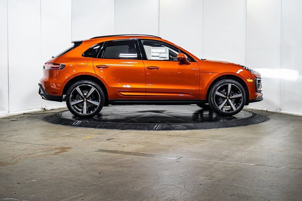 Used 2025 Porsche Macan image 8
