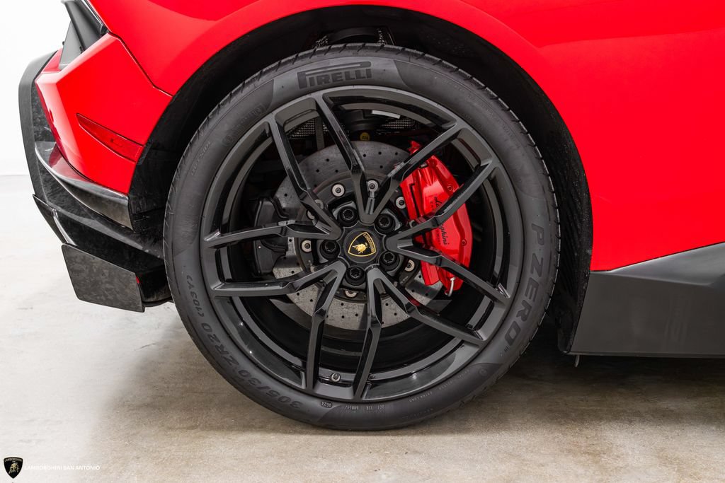 Used 2018 Lamborghini Huracan Performante AWD/4WD image 8