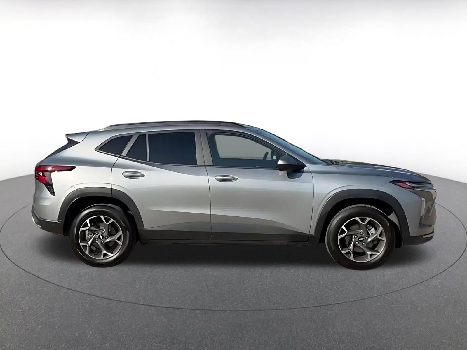 Used 2025 Chevrolet Trax LT FWD image 16