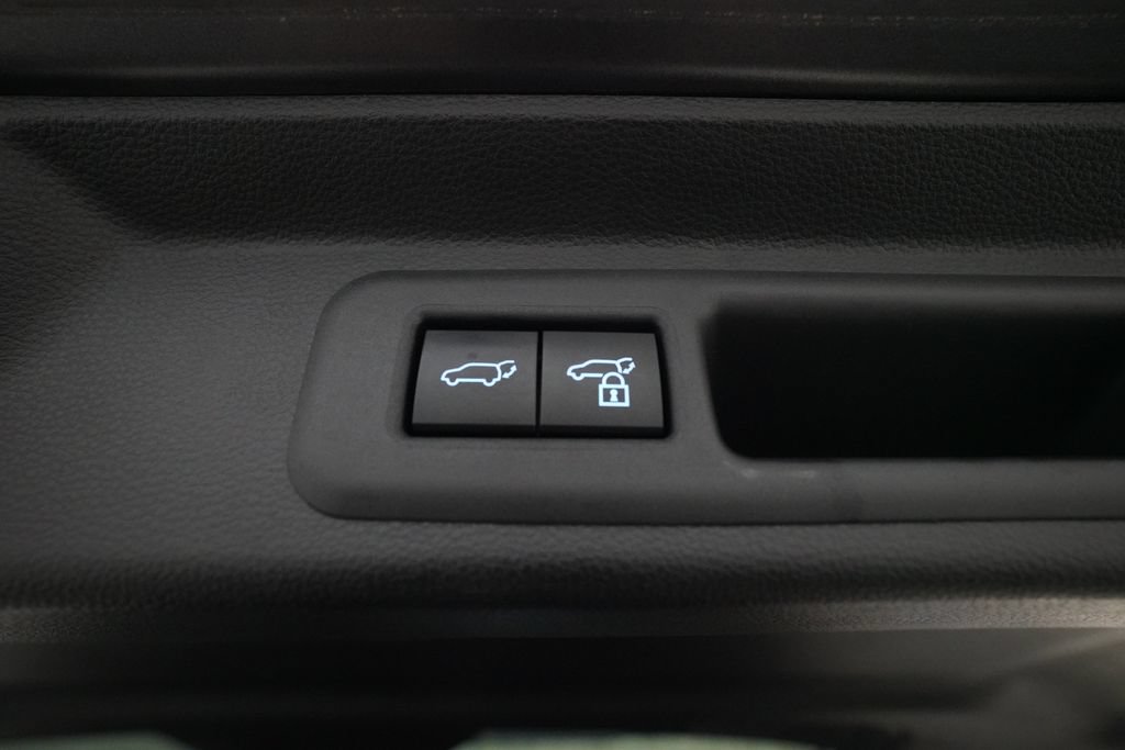Used 2023 Toyota Sequoia Capstone AWD/4WD image 15