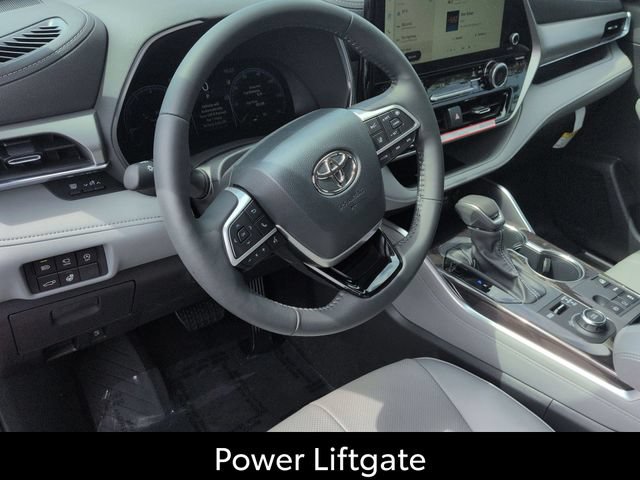 Certified 2026 Toyota Highlander Platinum AWD/4WD image 12