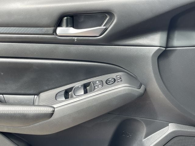 Used 2024 Nissan Altima 2.5 SV FWD image 23