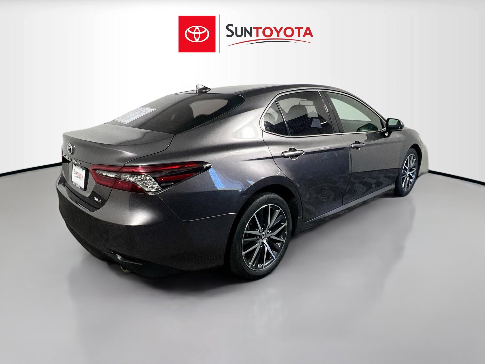 Used 2024 Toyota Camry XLE FWD image 4