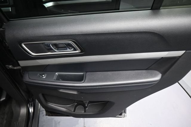 Used 2017 Ford Explorer XLT AWD/4WD image 15