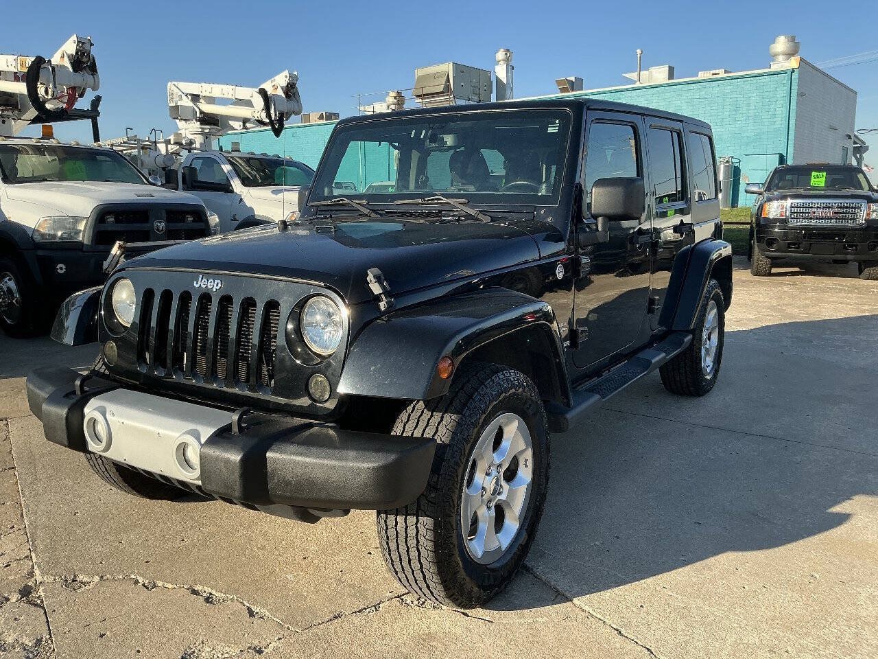 Used 2014 Jeep Wrangler Unlimited Sahara w/ Connectivity Group AWD/4WD image 3