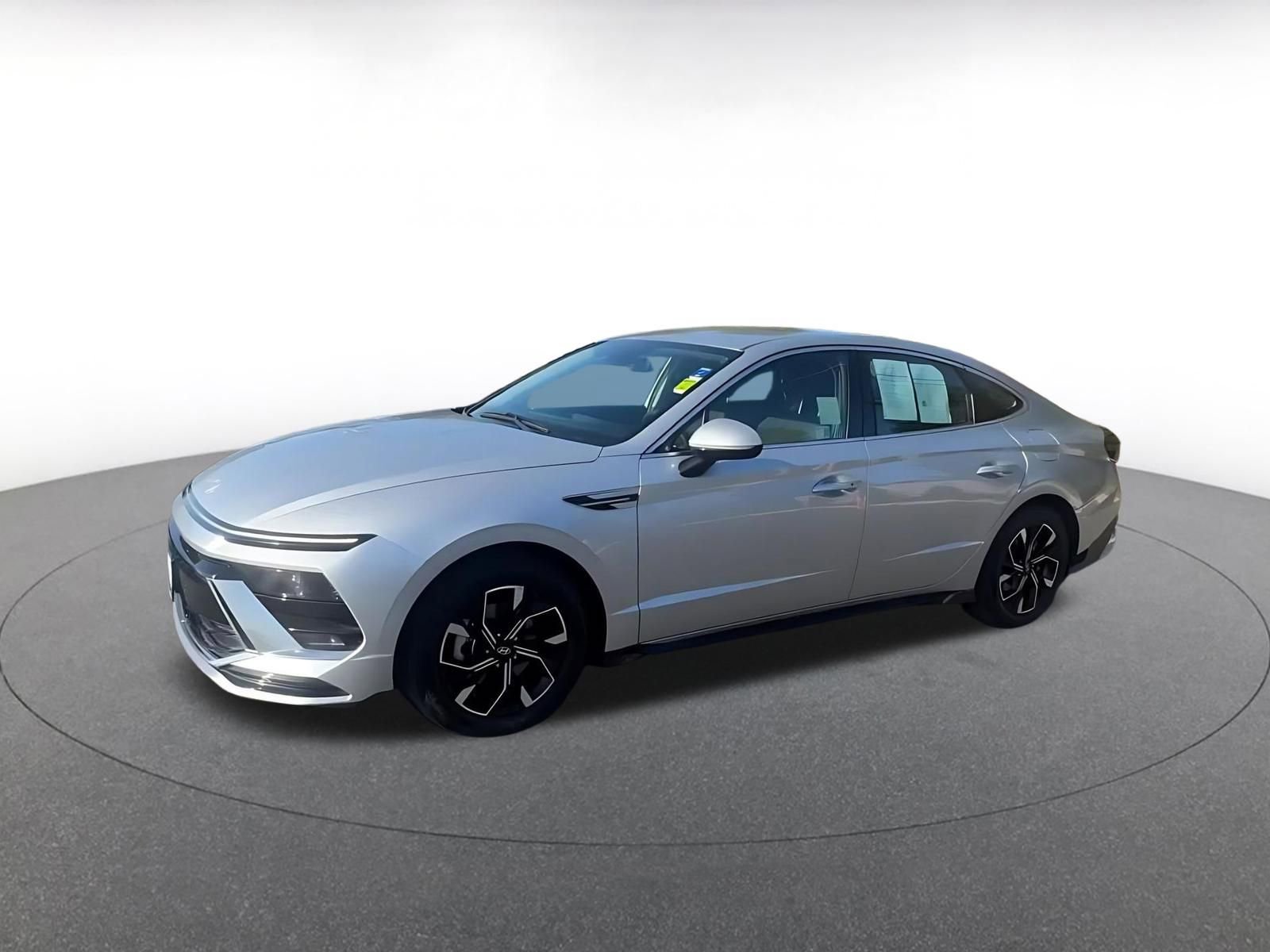 Used 2025 Hyundai Sonata SEL FWD image 9