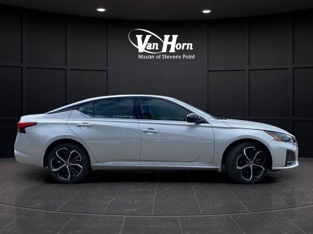 Used 2025 Nissan Altima 2.5 SR w/ SR Premium Package AWD/4WD image 8