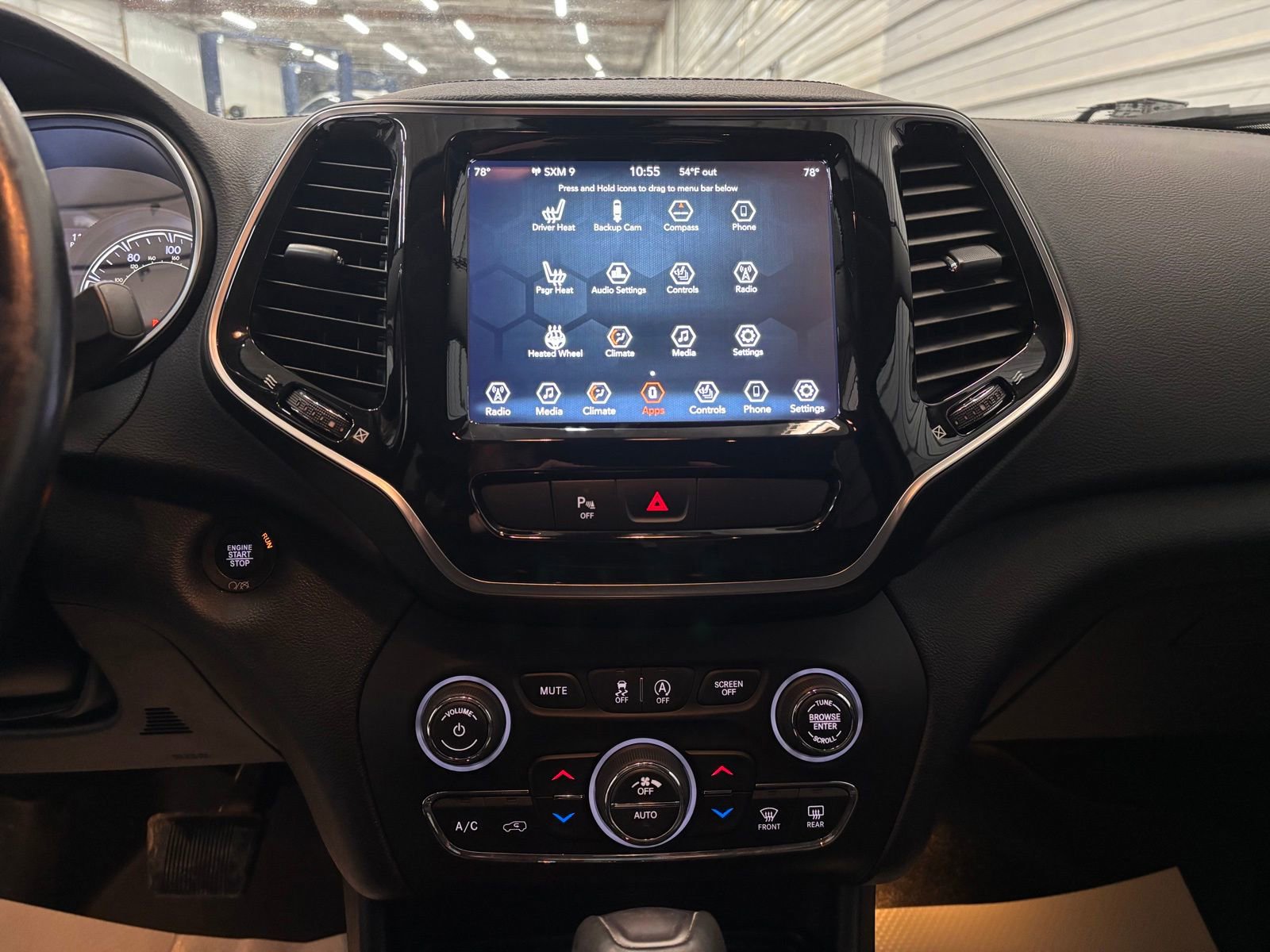 Used 2019 Jeep Cherokee Limited image 18