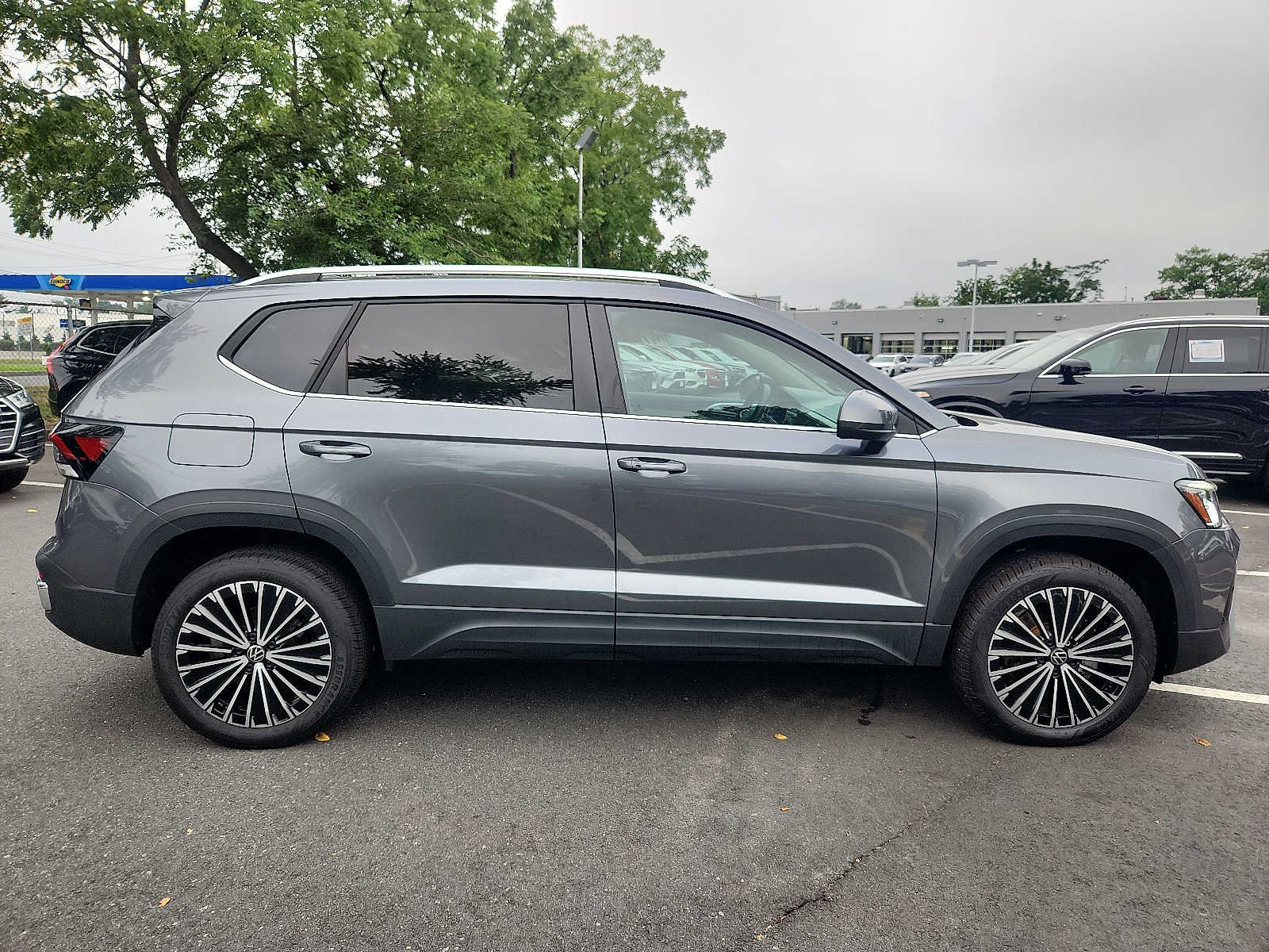 Used 2025 Volkswagen Taos SE FWD image 7