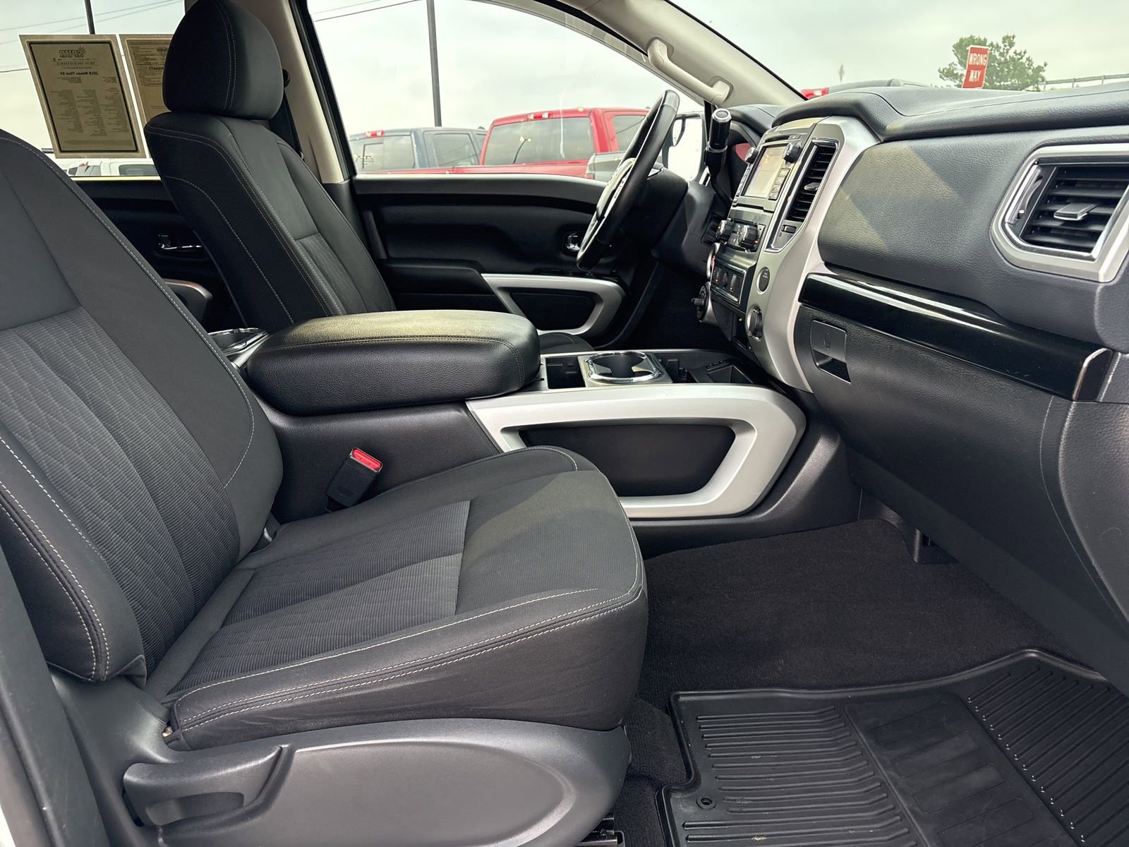 Used 2018 Nissan Titan SV w/ SV Convenience Package AWD/4WD image 16