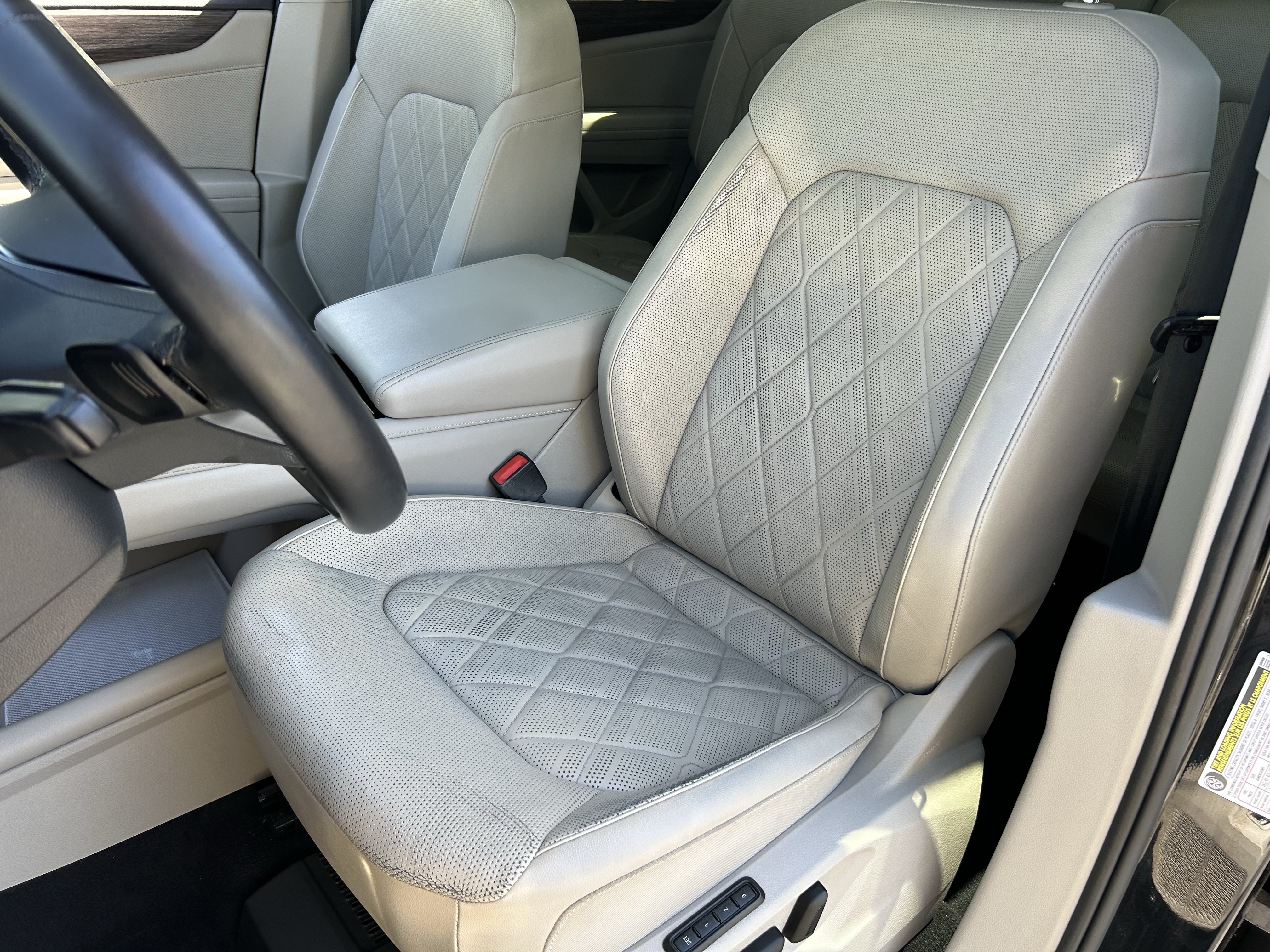Used 2024 Volkswagen Atlas SEL Premium R-Line AWD/4WD image 19