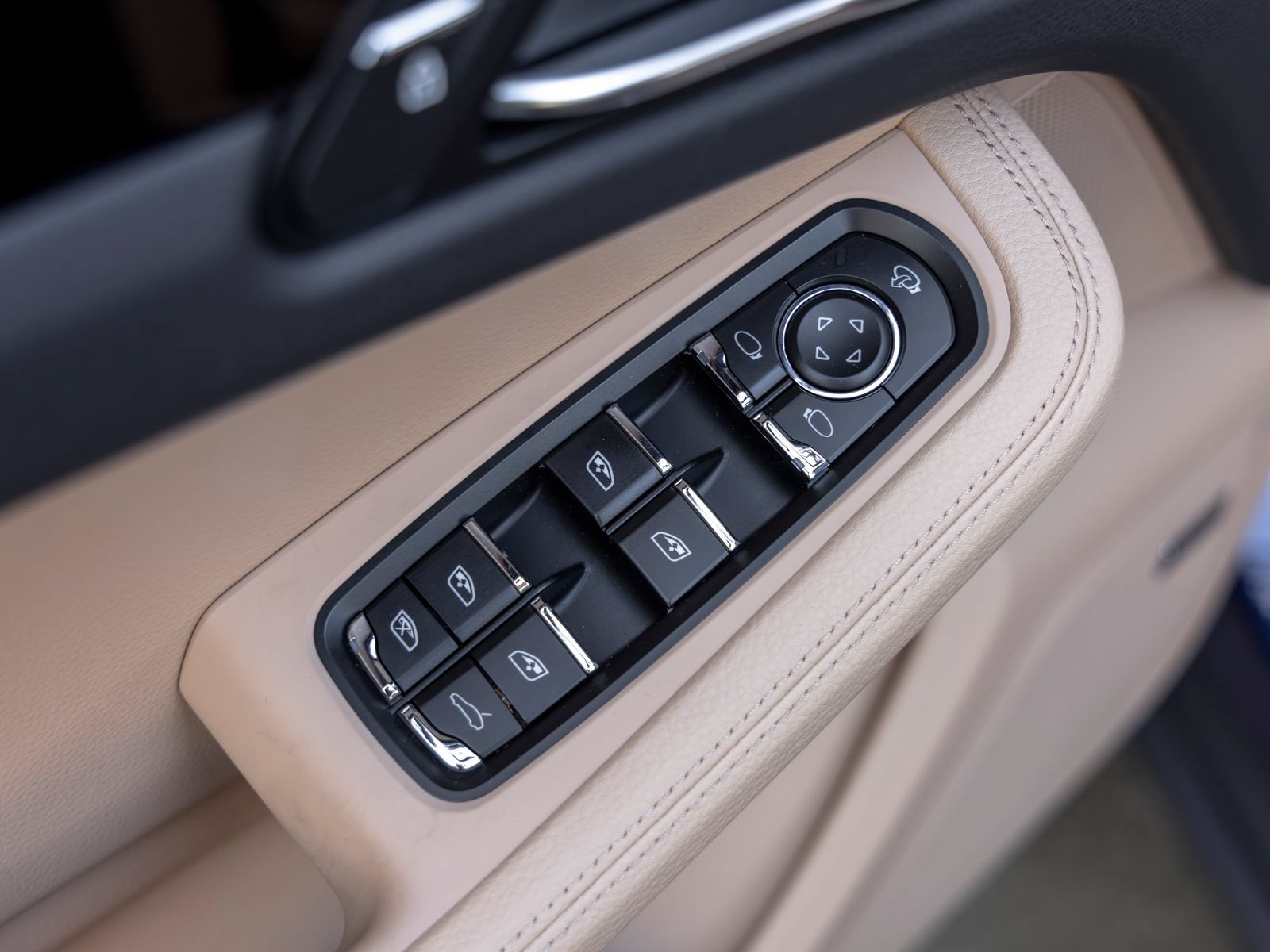 Certified 2026 Porsche Macan AWD/4WD image 23