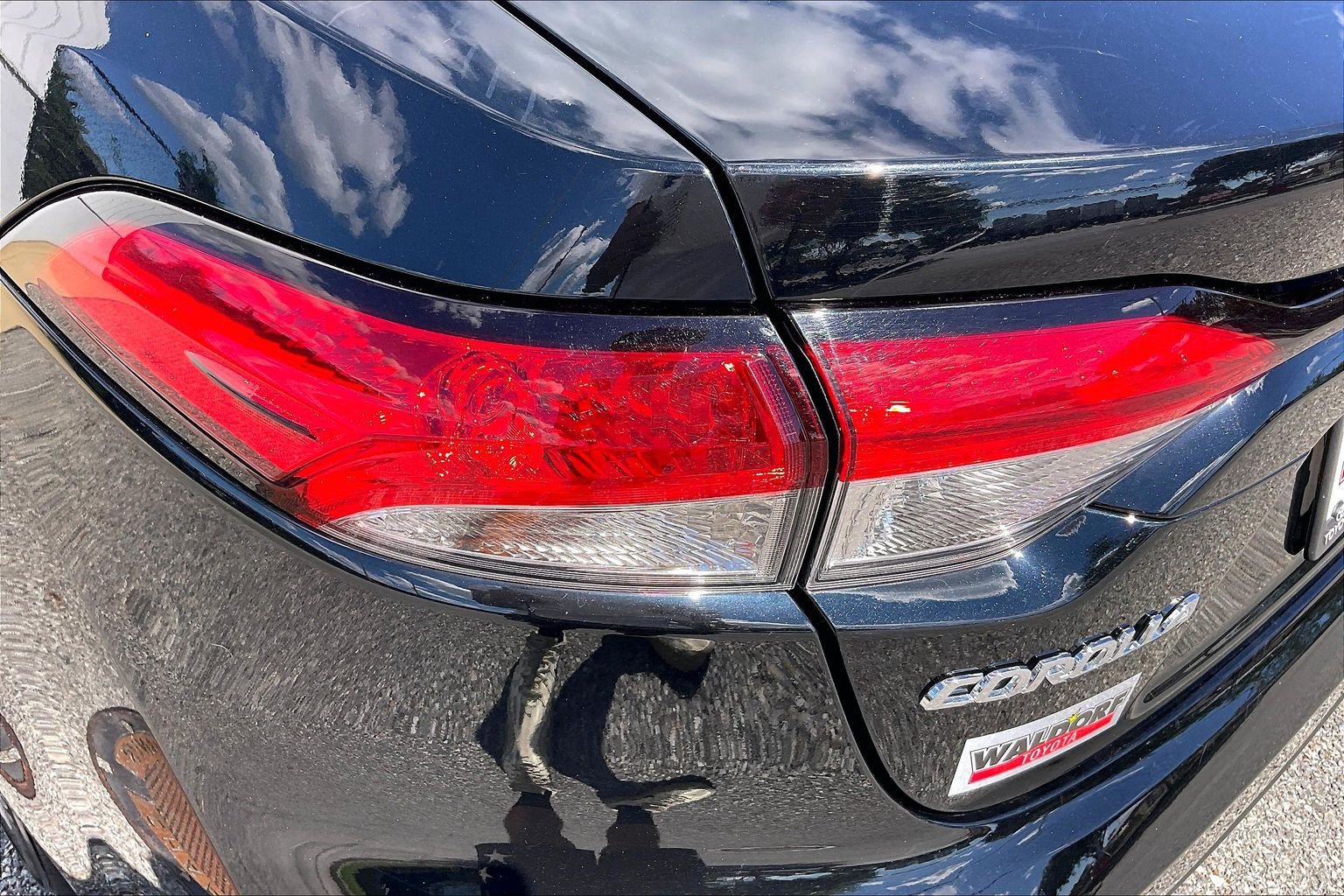 Used 2025 Toyota Corolla LE FWD image 33