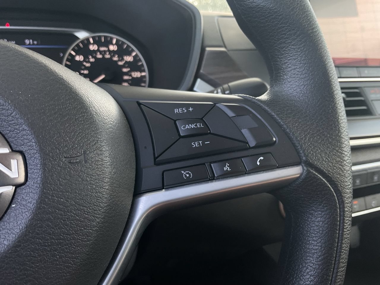 Used 2025 Nissan Altima 2.5 SV FWD image 28