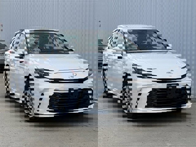 Used 2025 Toyota Camry LE image 2