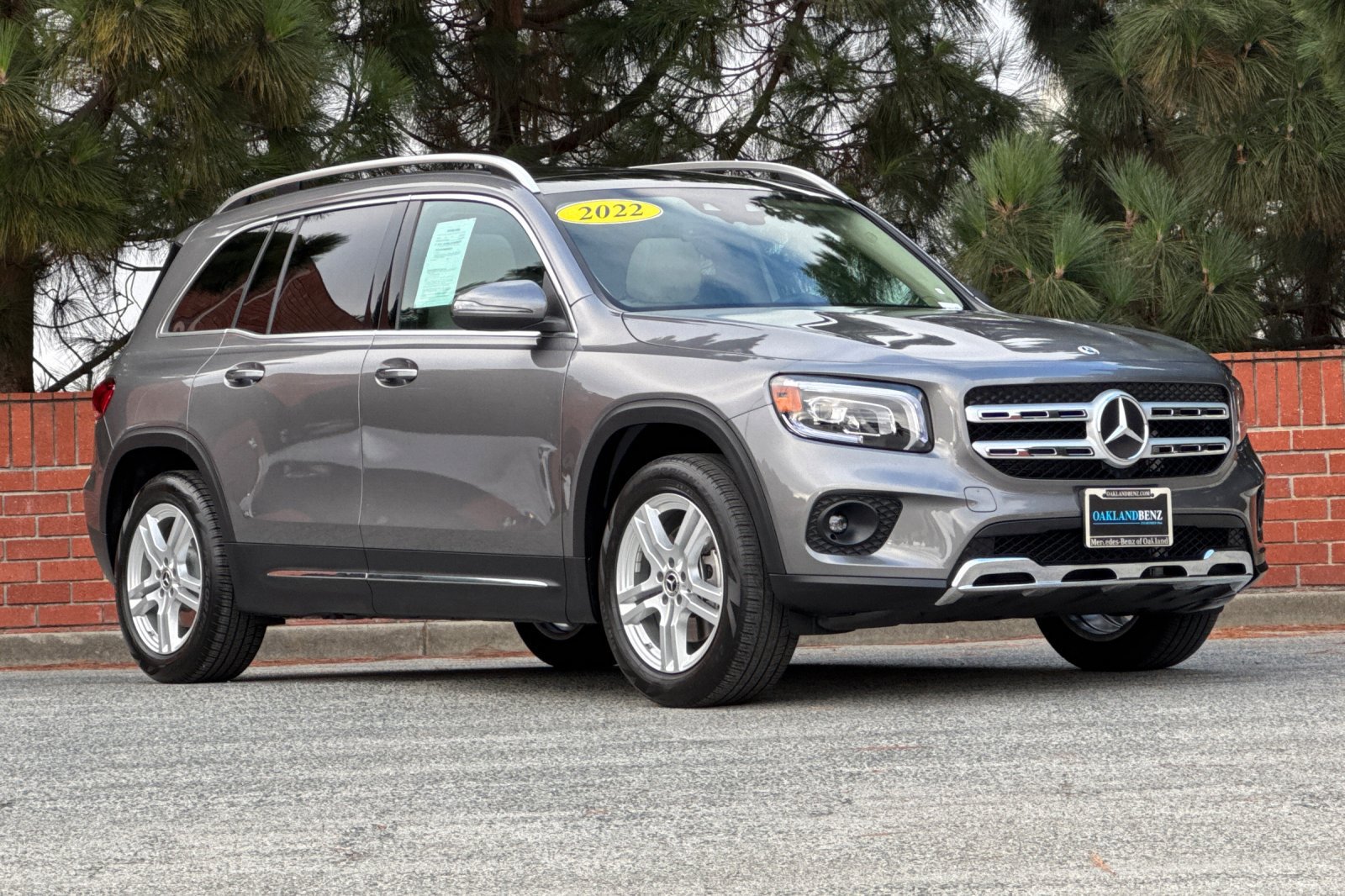 Used 2022 Mercedes-Benz GLB 250 4MATIC image 2